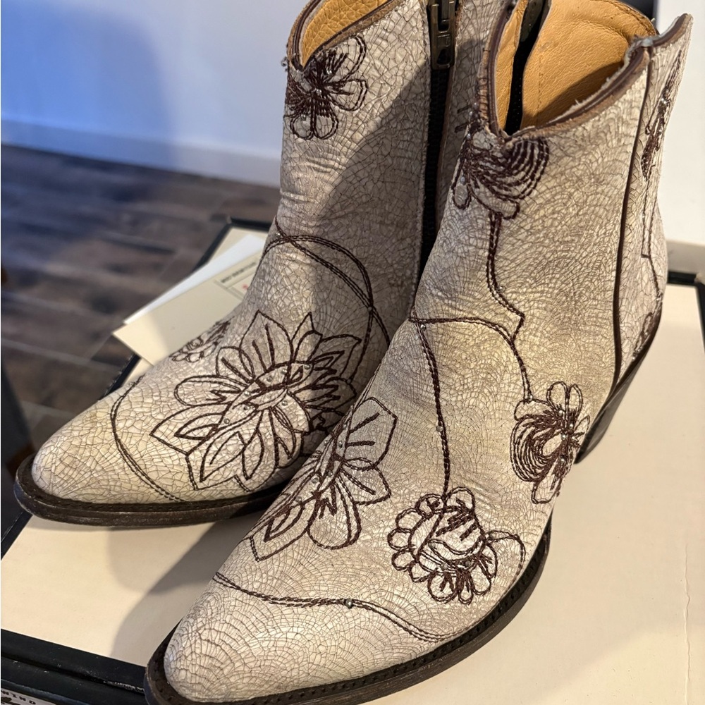 Idyllwind Floral Embroidered Ankle Boots - Cream